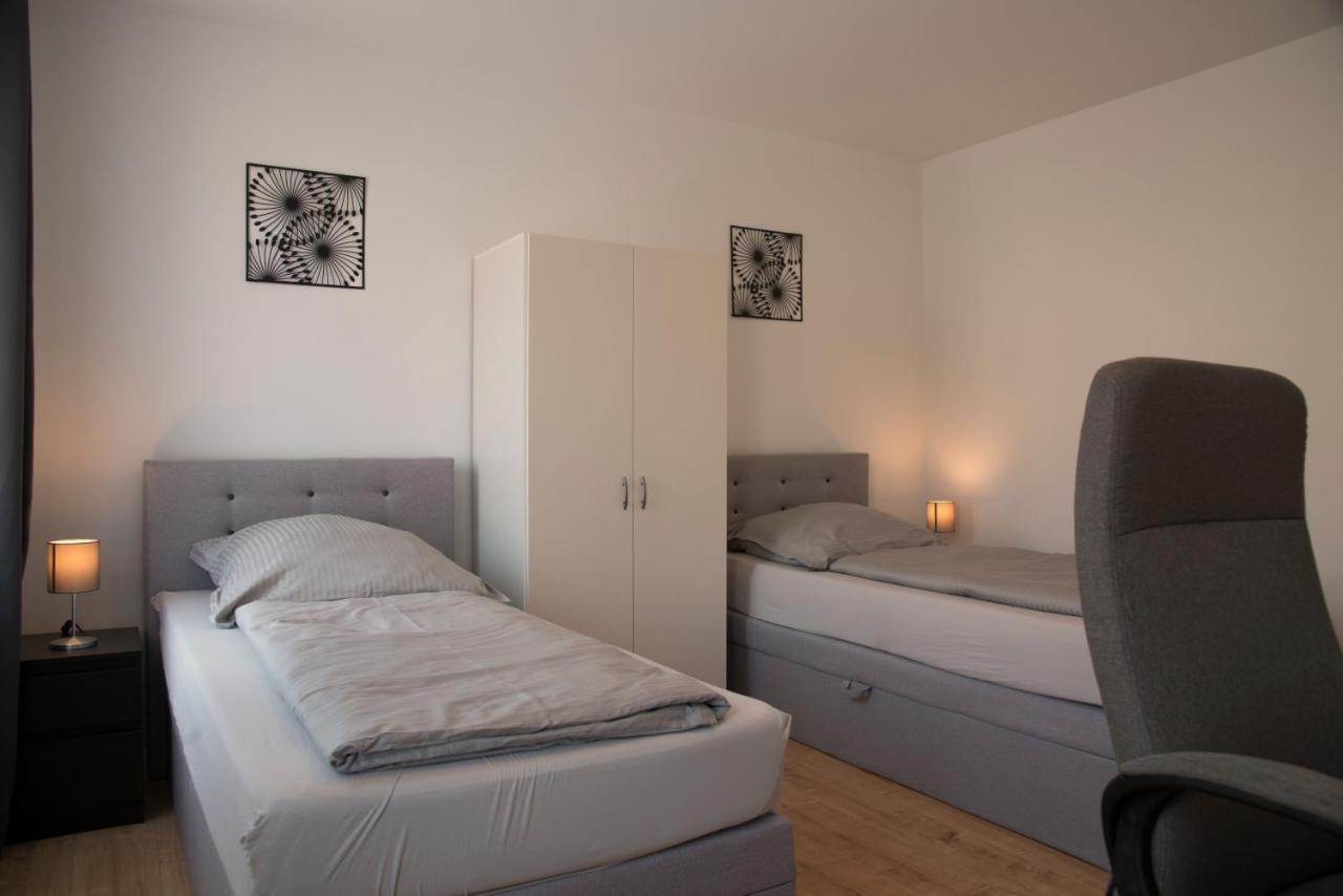 Schoene Grosse Ferienwohnung 79M2 Und 2 Baeder, Zentrumnah, 2Og Erfurt Exterior photo